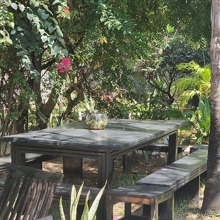 Tulia House Backpackers Hostel Mombasa Exterior photo