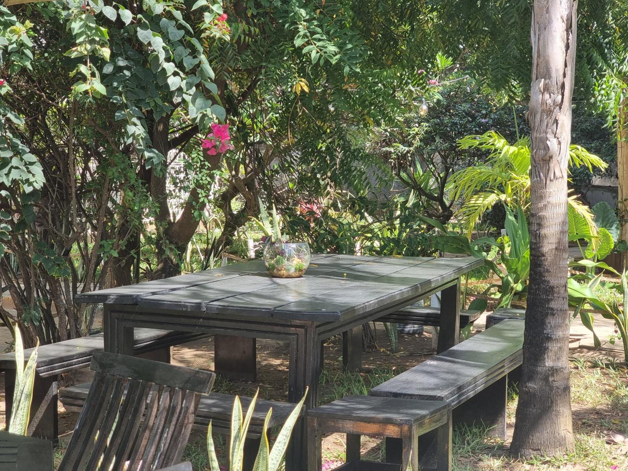 Tulia House Backpackers Hostel Mombasa Exterior photo