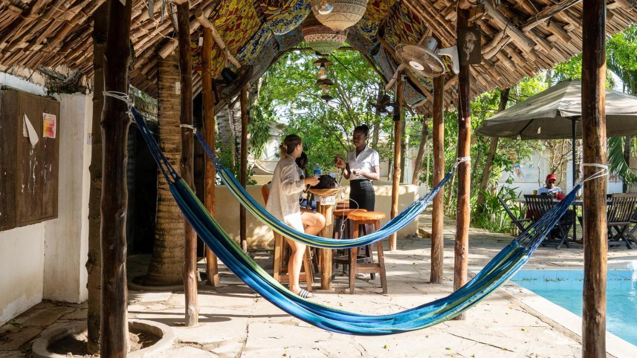 Tulia House Backpackers Hostel Mombasa Exterior photo