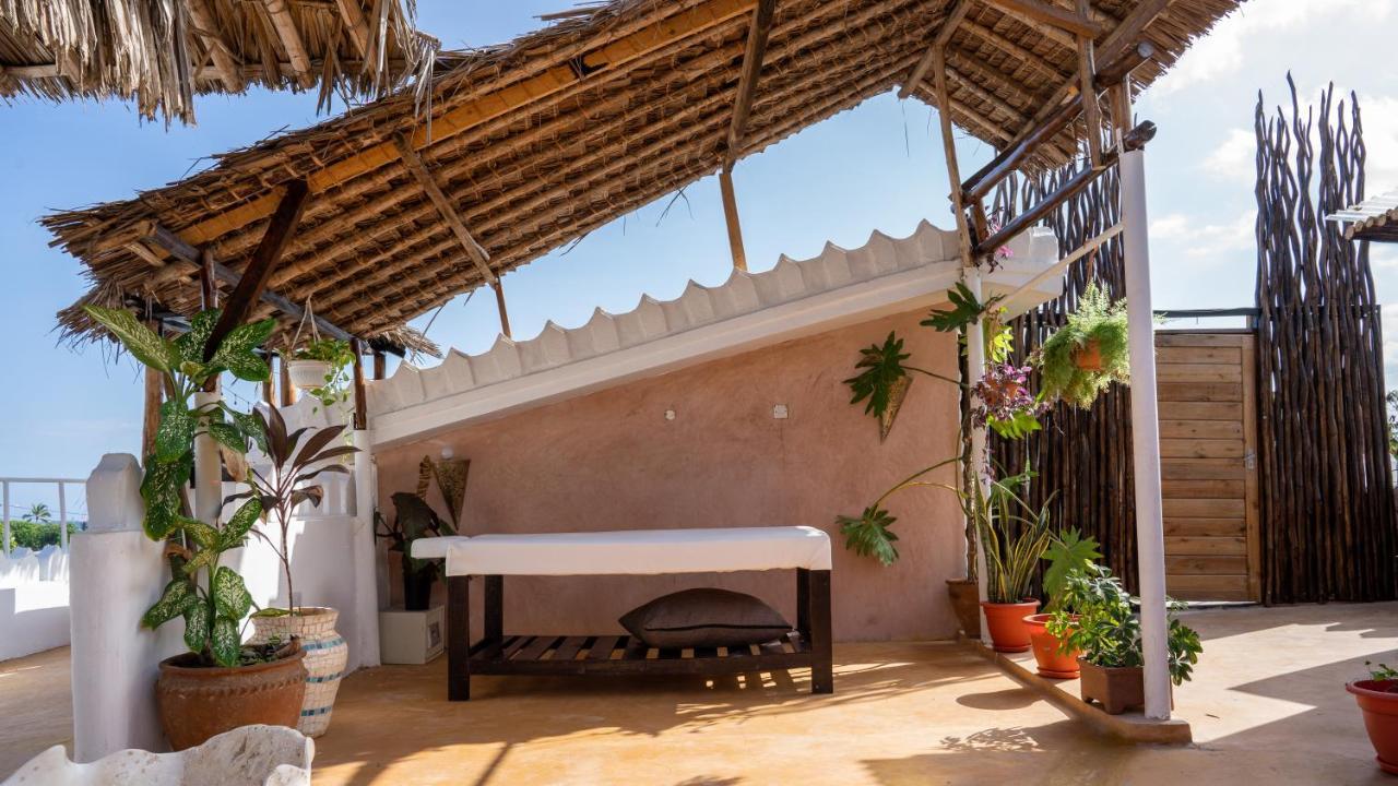 Tulia House Backpackers Hostel Mombasa Exterior photo