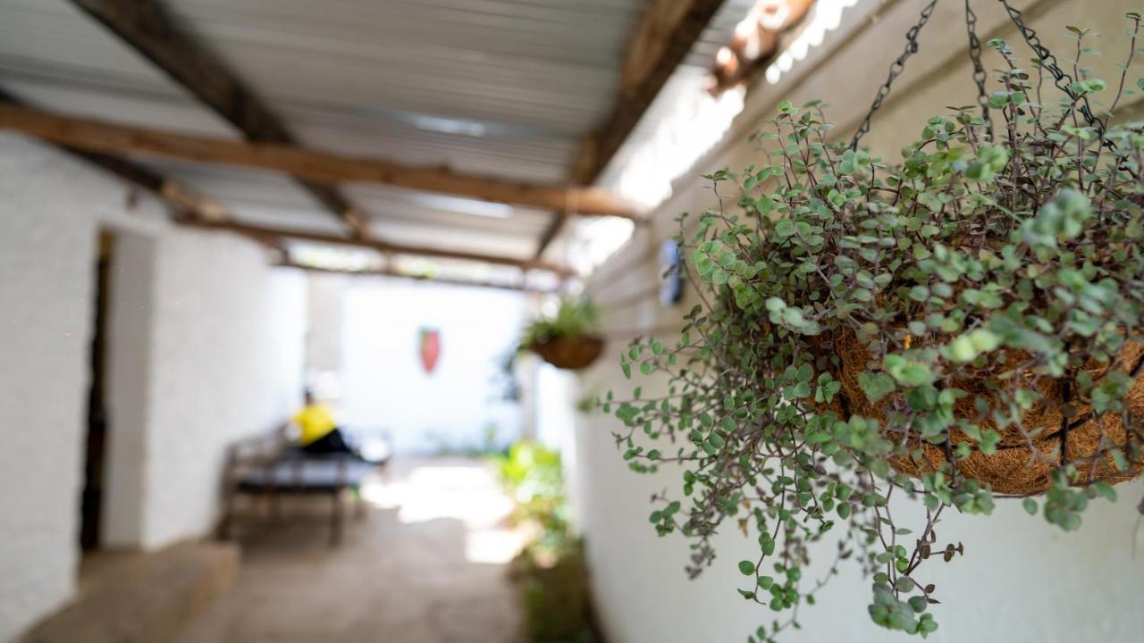 Tulia House Backpackers Hostel Mombasa Exterior photo