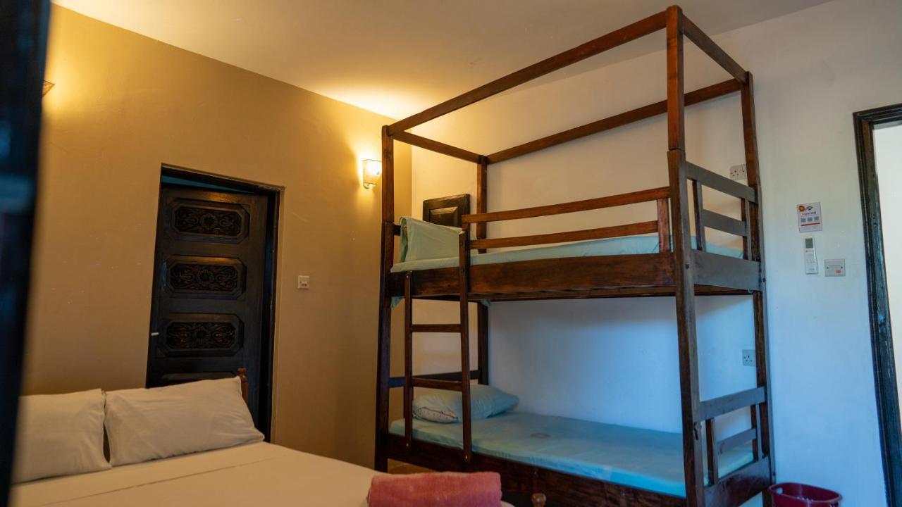 Tulia House Backpackers Hostel Mombasa Exterior photo