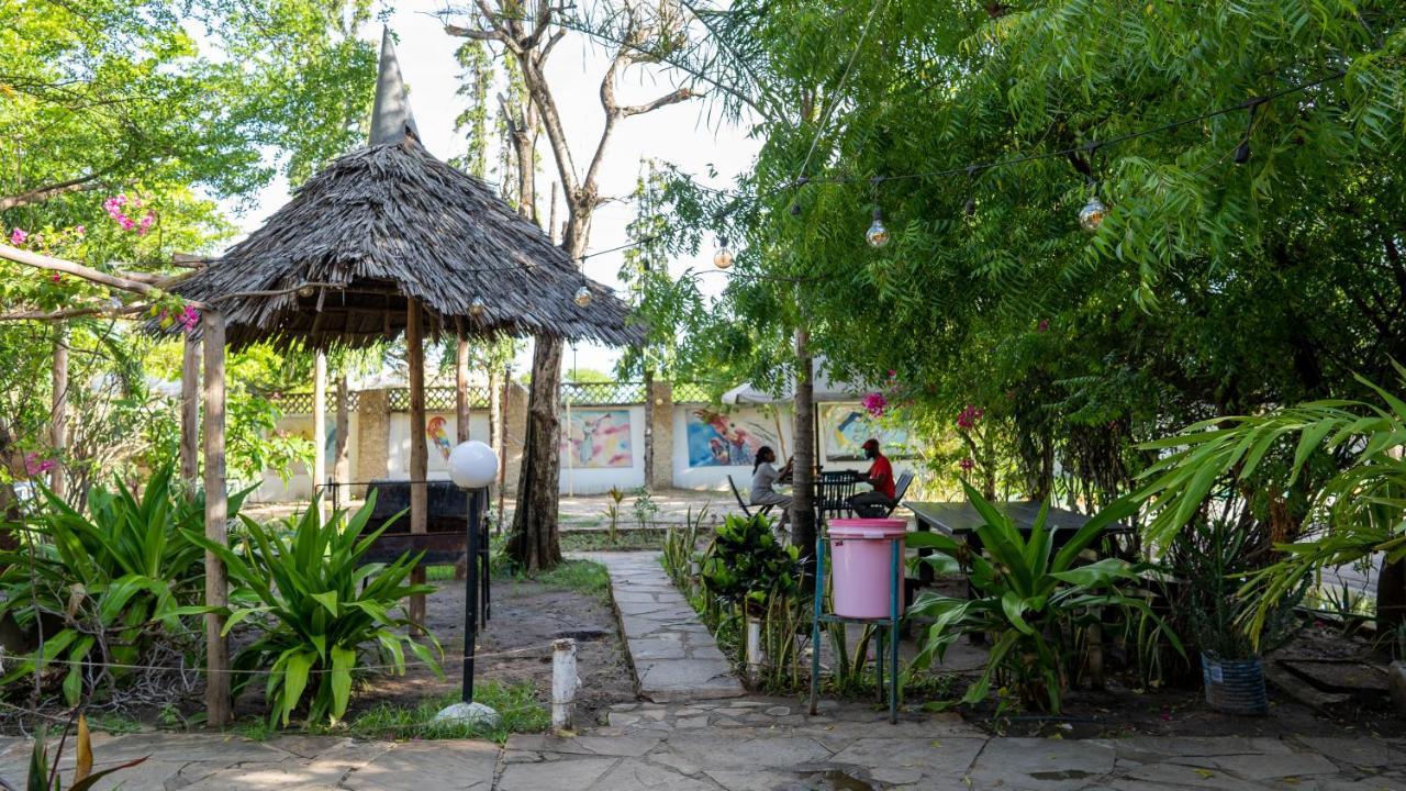 Tulia House Backpackers Hostel Mombasa Exterior photo