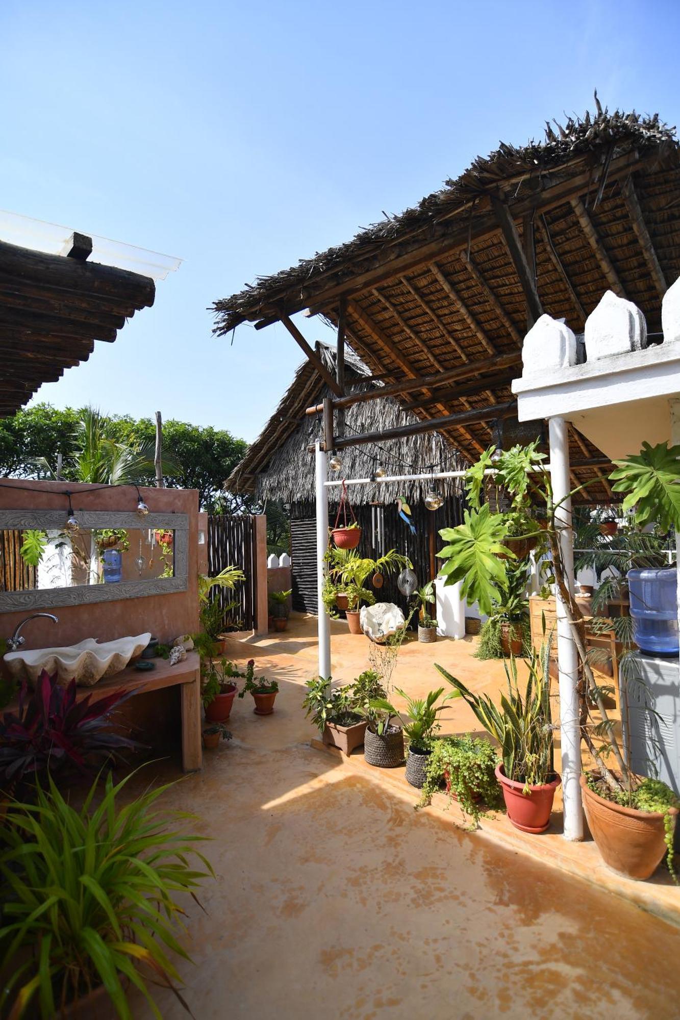 Tulia House Backpackers Hostel Mombasa Exterior photo