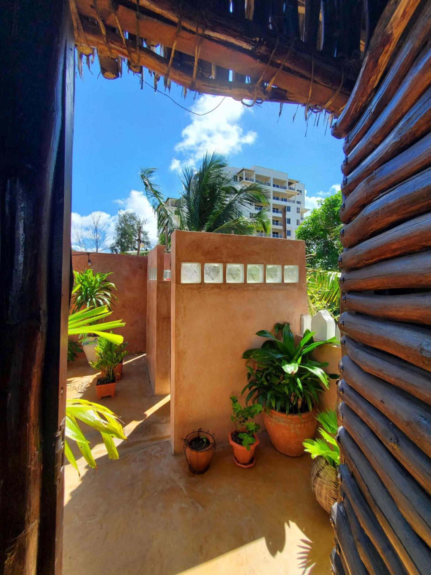 Tulia House Backpackers Hostel Mombasa Exterior photo