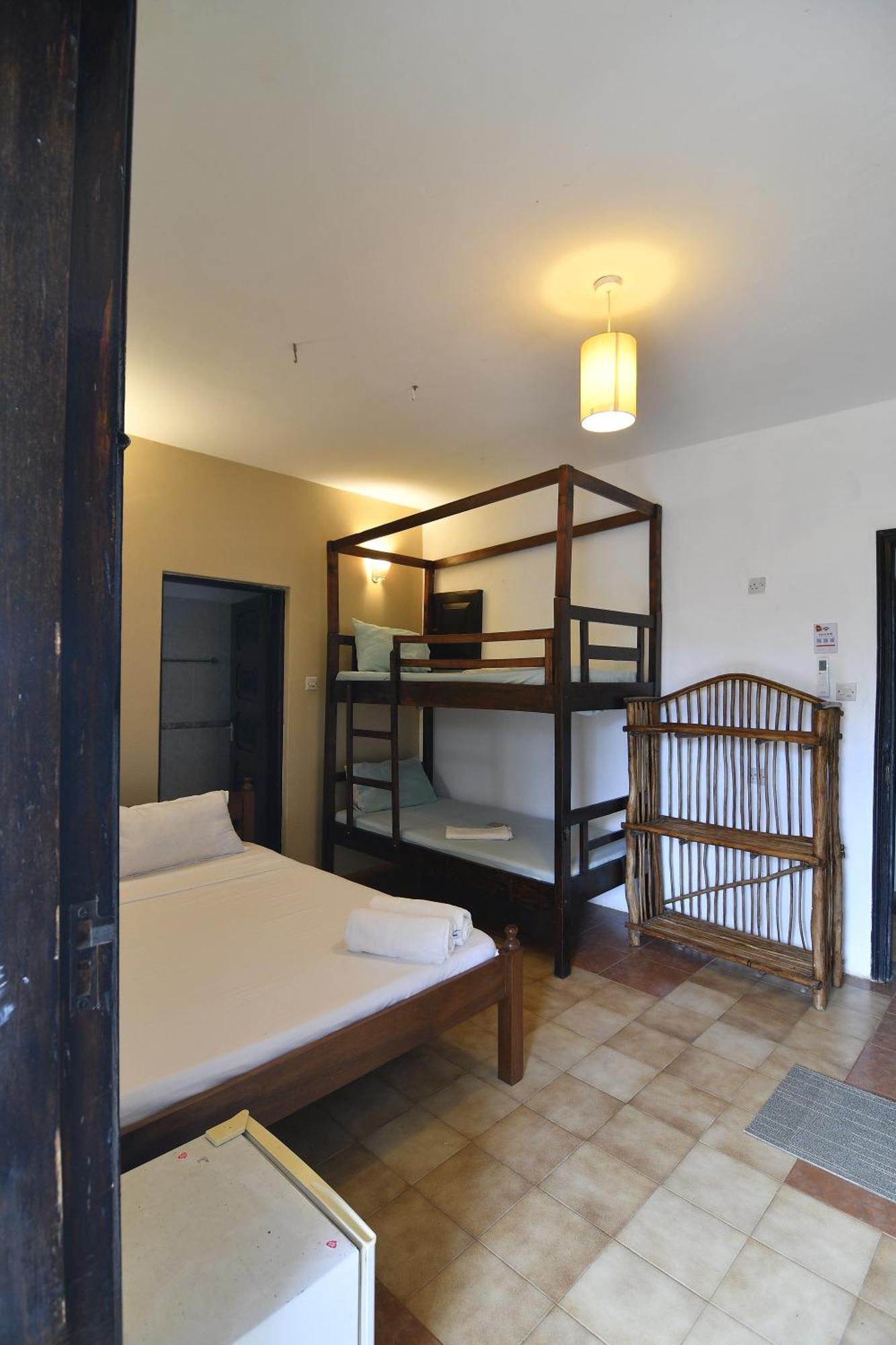 Tulia House Backpackers Hostel Mombasa Exterior photo