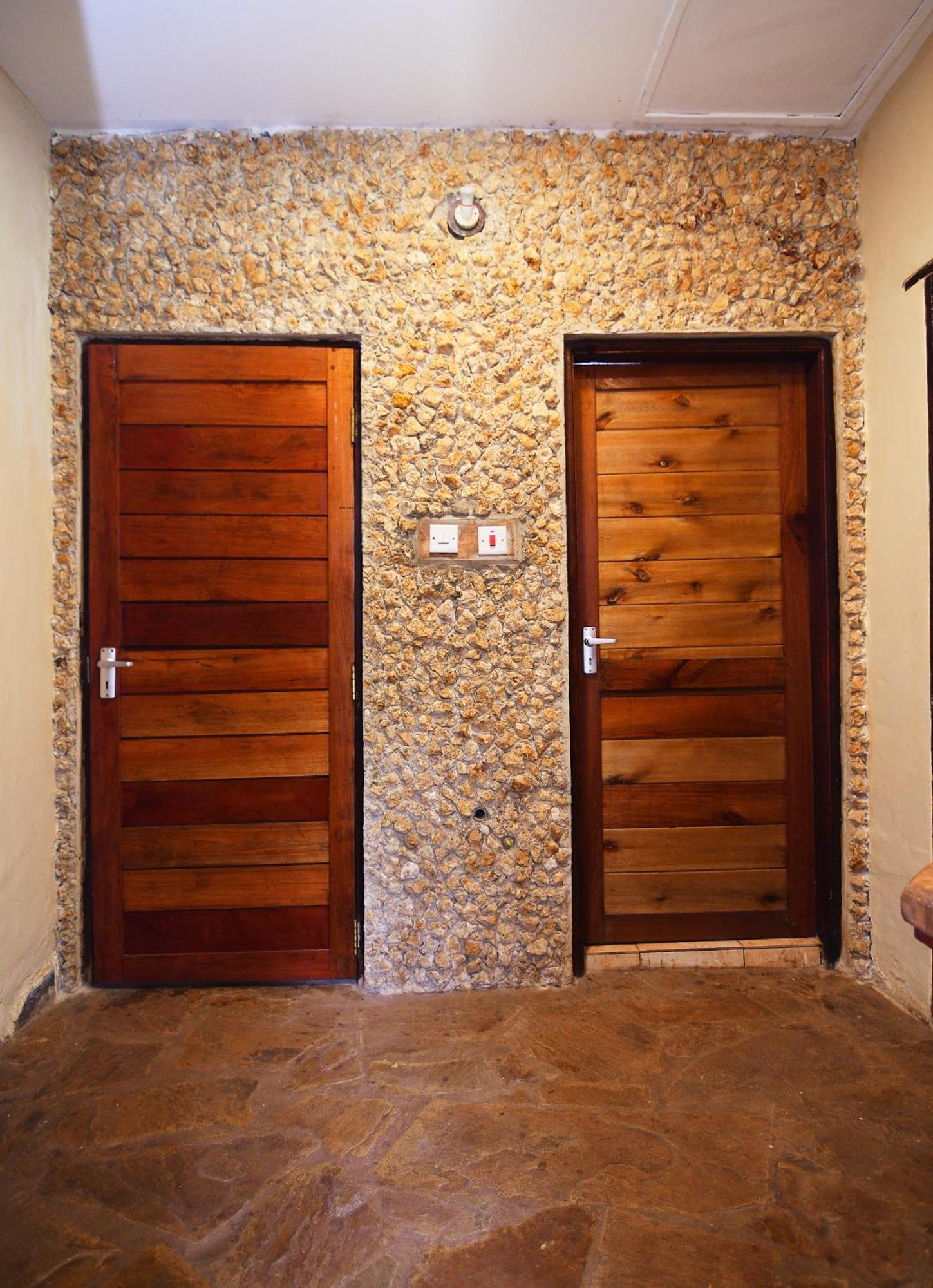 Tulia House Backpackers Hostel Mombasa Exterior photo
